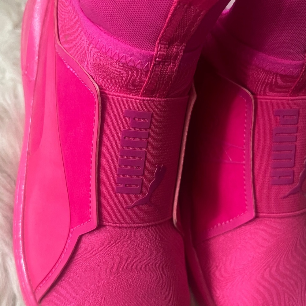 Pink pumas - Picture 2 of 3